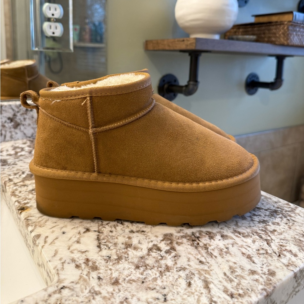 Cushionaire Hippy Platform Ankle Boot